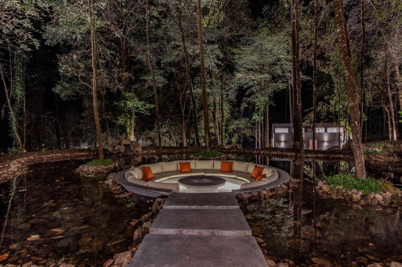 Luxury home design in San Simón el alto Valle de Bravo outdoor seating area in the forest