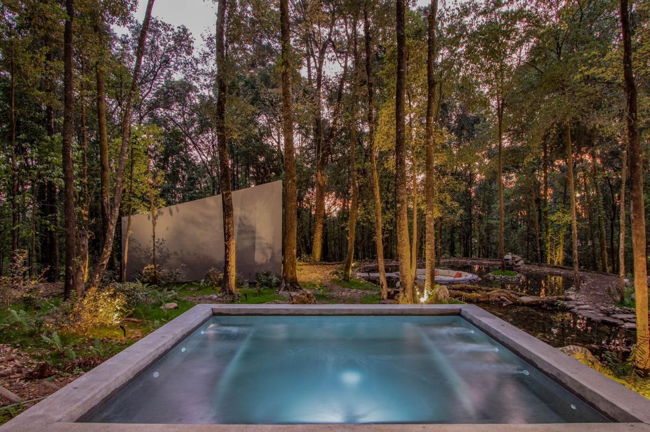 House in San Simón el Alto Valle de Bravo near sundown in the forest with a jacuzzi
