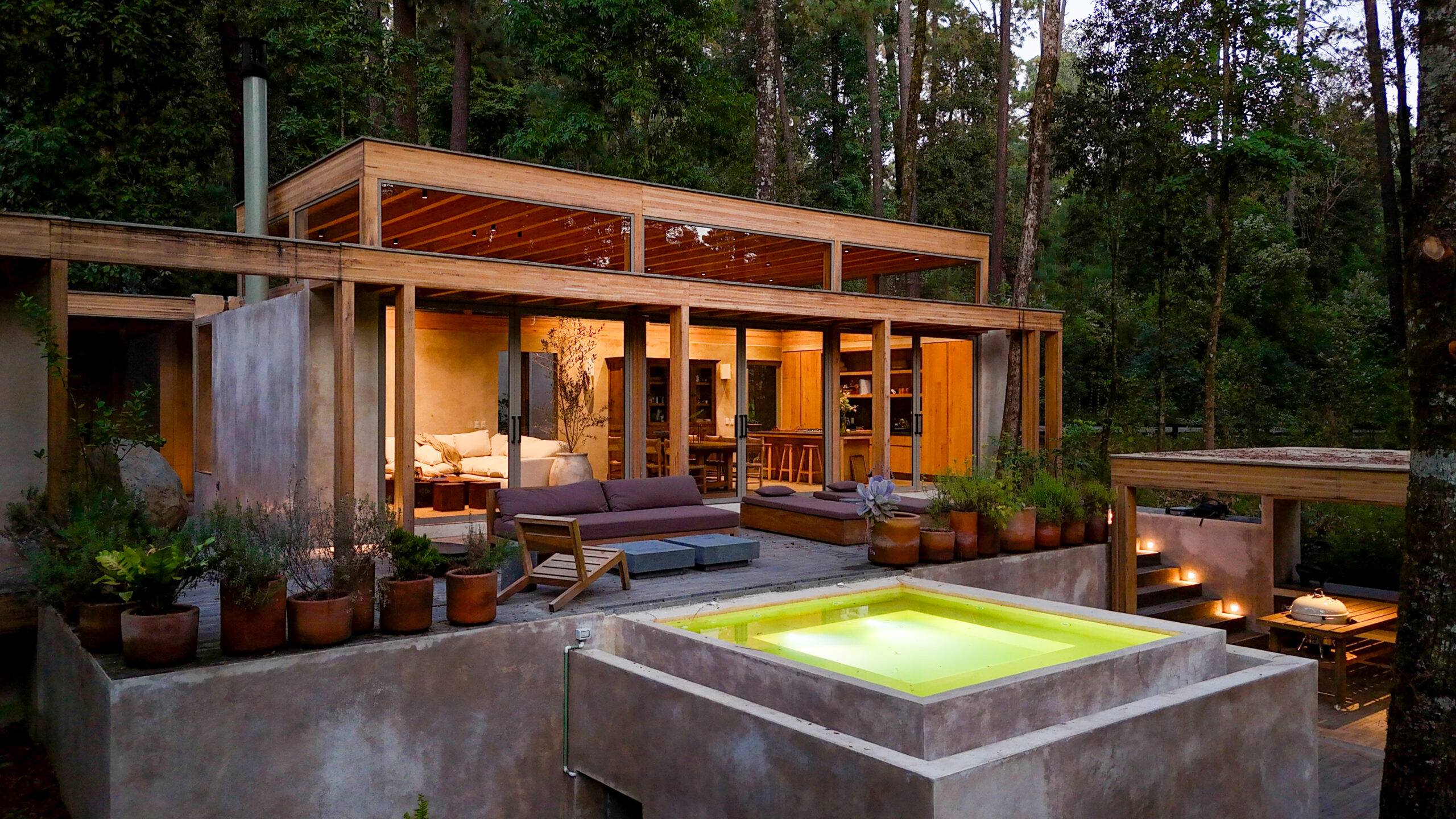 Wood and cement luxury house situated in the forest of Valle de Bravo